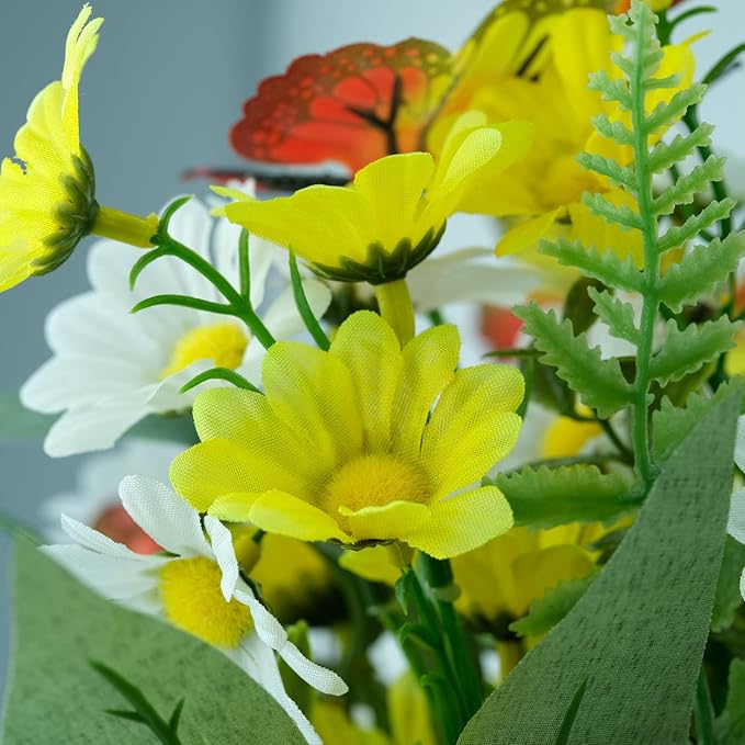 HOSY Artificial Daisy Bouquet in Glass Vase with Fairy Lights, Silk Flower and Butterfly Arrangements for Table Centerpiece Decoration (Daisy)
