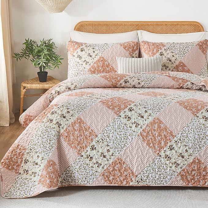 Dinjoy Floral Plaid Patchwork Quilt Set King Size, Reversible Pink Bedding Set Soft Microfiber Lightweight Bedspread Coverlet 3 Piece Fall Autumn Summer Use (110x90 inches)