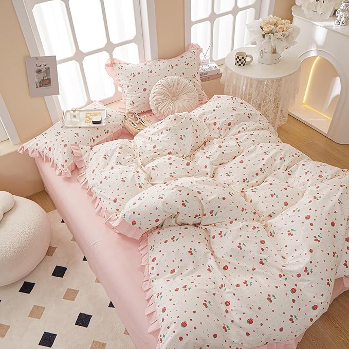 VM VOUGEMARKET Strawberry Comforter Set Twin,Cute Ruffle Comforter with 2 Pillowcases Fluffy Reversible Kids Girls Bedding Comforter Set for All Seasons(3pcs,Twin XL)