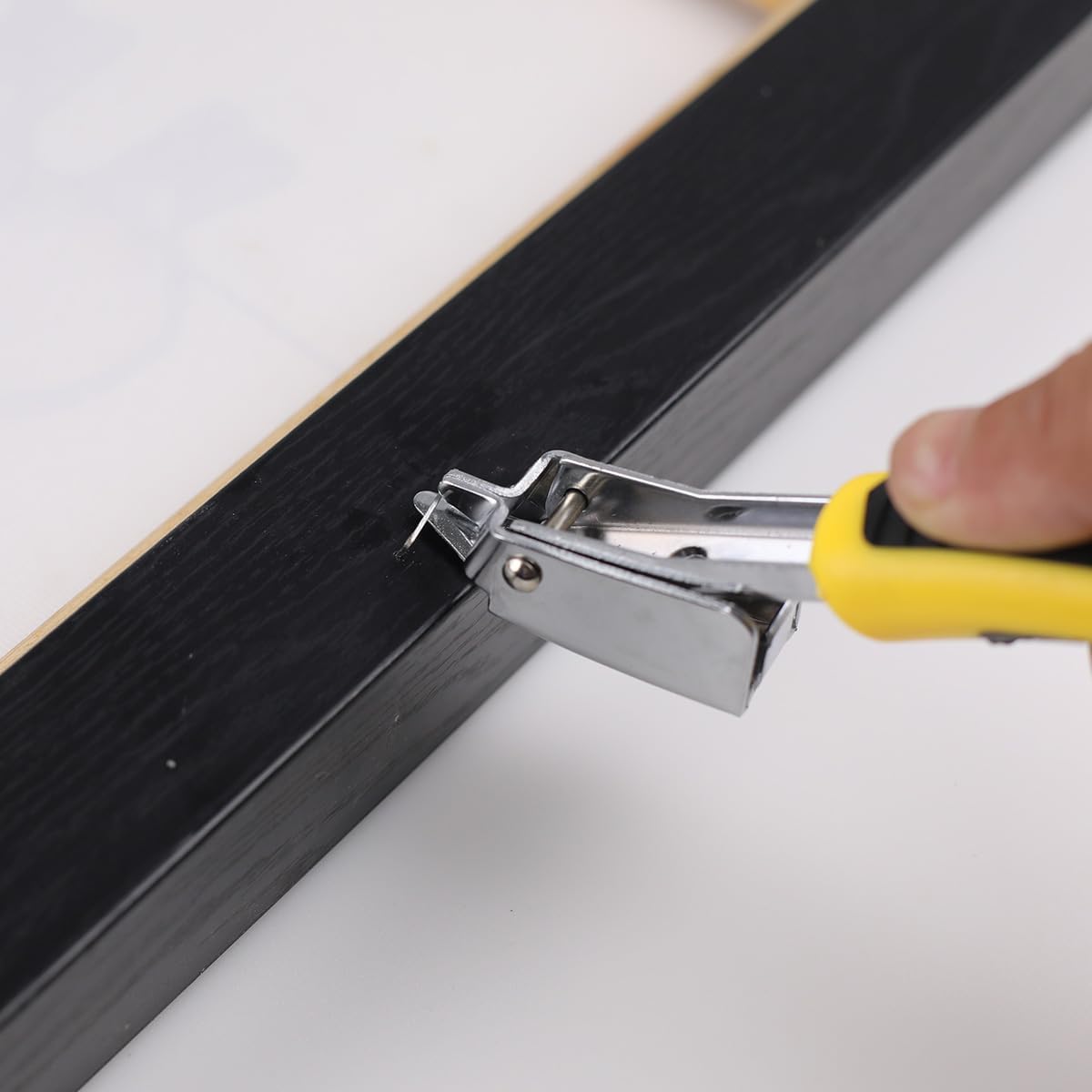 Upholstery Staple Remover - Heavy Duty Staple Puller with Non-Slip Handle for Furniture & Carpet