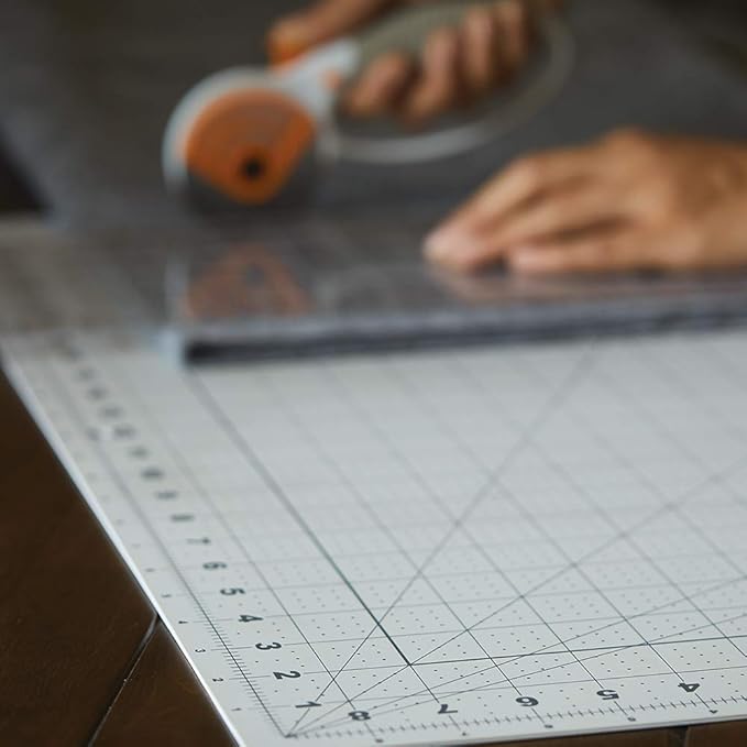 Fiskars Crafts Cutting Mat ' DIY, 18" x 24", Grey