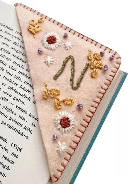 MOTEERLLU Personalized Hand Embroidered Corner Bookmark with A-Z Initial, Cute Book Markers for Reading Women, Book Lovers Gifts for Friends Mom & Teachers, 3.74"(Spring-n)