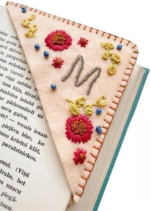 MOTEERLLU Personalized Hand Embroidered Corner Bookmark with A-Z Initial, Cute Book Markers for Reading Women, Book Lovers Gifts for Friends Mom & Teachers, 3.74"(Fall-m)