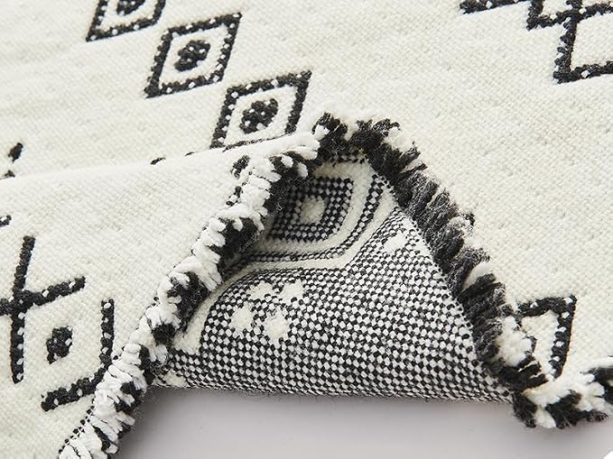 Douceur Boho Bath mat for Bathroom Floor Non Slip, Acrylic Blend Cute Bath Rugs with Tassels, Beige and White Tribal Ethnic Pattern Farmhouse Bathroom Rugs, 20" x 32"