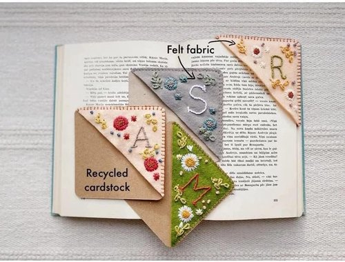 MOTEERLLU Personalized Hand Embroidered Corner Bookmark with A-Z Initial, Cute Book Markers for Reading Women, Book Lovers Gifts for Friends Mom & Teachers, 3.74"(Spring-n)