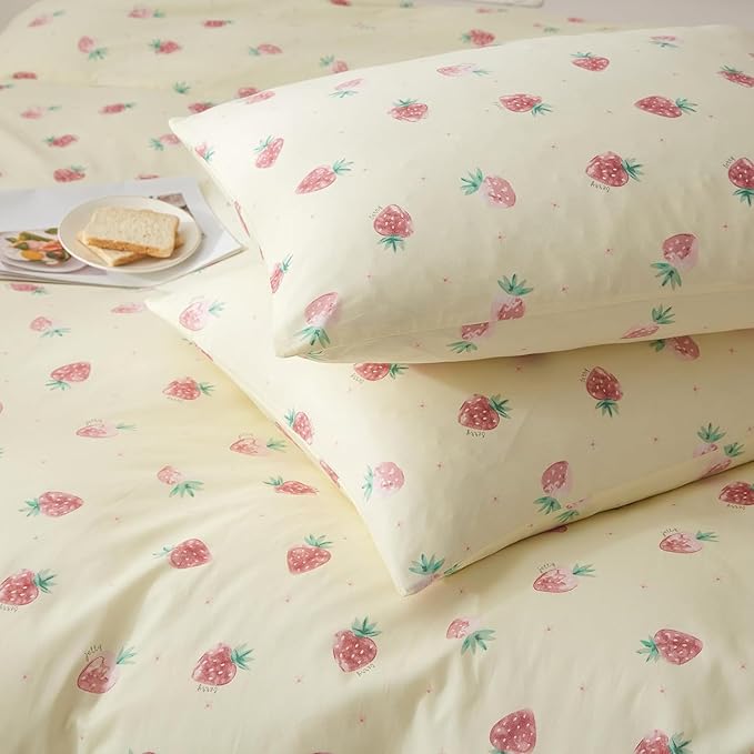 HighBuy Full Size Comforter Set Beige with Strawberry Pattern for Girls Teens Kawaii Bedding Set 3 Piece Cute Full Size Comforter Fluffy with 2 Pillowcases,Kids Boys Comforter Skin Friendly