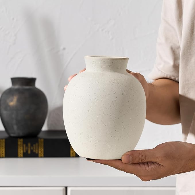 SIDUCAL Spotted Ceramic Modern Style Vase, 5.7 Inch Rustic Farmhouse Boho Vase for Home Decor, Terracotta for Table, Living Room, Wedding, Mantel Decoration, Speckled White