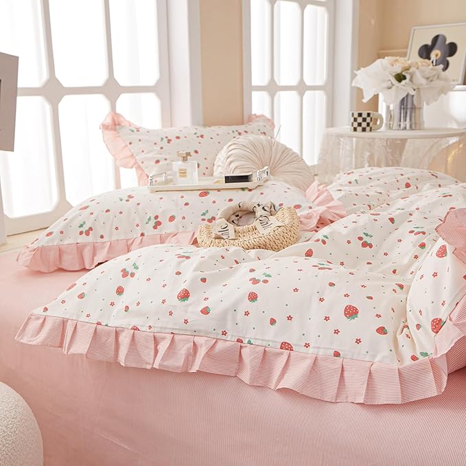 VM VOUGEMARKET Strawberry Comforter Set Twin,Cute Ruffle Comforter with 2 Pillowcases Fluffy Reversible Kids Girls Bedding Comforter Set for All Seasons(3pcs,Twin XL)