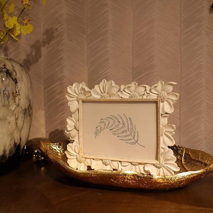 5x7 Vintage Picture Frame, Antique White Ornate Photo Frame, for Tabletop and Wall Display, Decorative Floral Design Retro Home Decor, Old Fashioned Photo Gallery Art