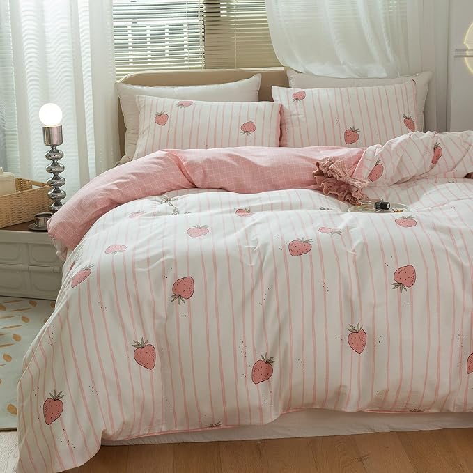 LifeTB Pink Strawberry Duvet Cover Kids Girl Kawaii Print Bedding Set Queen 1 Duvet Cover with 2 Pillowcases Cotton Strawberry Comforter Cover Lovely Soft Full Bedding Set with Zipper and Corner Ties