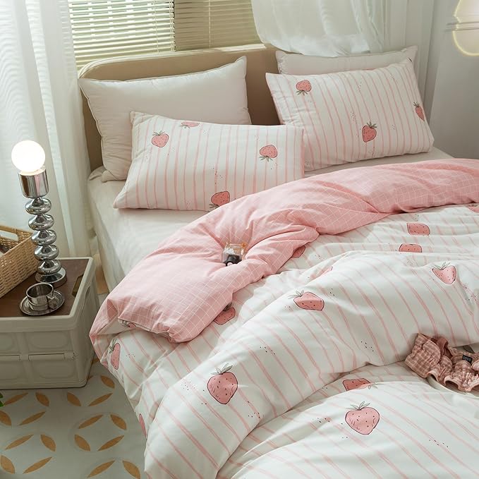 LifeTB Pink Strawberry Duvet Cover Kids Girl Kawaii Print Bedding Set Queen 1 Duvet Cover with 2 Pillowcases Cotton Strawberry Comforter Cover Lovely Soft Full Bedding Set with Zipper and Corner Ties