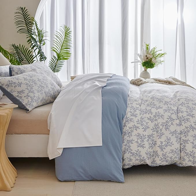 Floral Queen Comforter Set Soft 3 Pieces Chic Crinkle Gauze Fabric Garden Style Blue Floral Print Botanical Flower Comforter for All Seasons Luxury Warmth Comfy Breathable with 2 Pillowcases