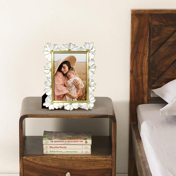 5x7 Vintage Flower Picture Frame, Ornate Antique Photo Frame with Glass Front, Elegant Picture Frame for for Wall or Tabletop Display, Gift ldeas for Home Decor (White Gold)