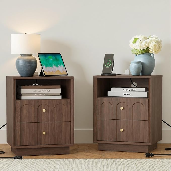 Nightstand Set of 2 with Charging Station, Mid Century Modern Nightstand with Arched Design,Minimalist End Table with Wood Grain Texture, Bedside Table for Bedroom Living Room, Walnut