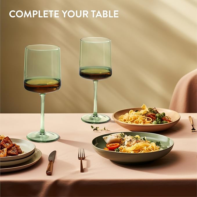 Navaris Mint Green Tinted Wine Glasses - Set of 4 - Coloured Wine Glasses with Stems - Stylish Design Glassware for Serving Wine, Cocktails, Dessert