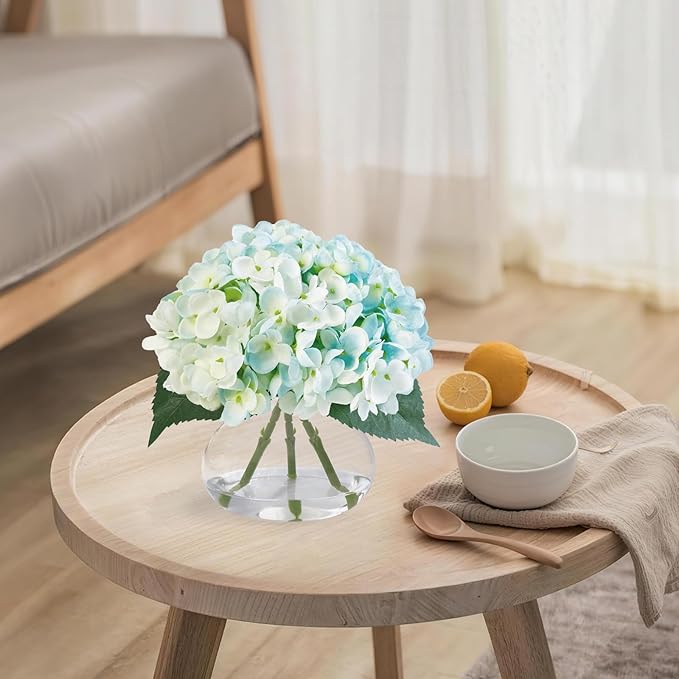 Hydrangea Artificial Flowers in Glass Vase, Blue Silk Fake Flowers Silk Centerpiece Table Decorations for Dining Room， Coffee Table Decor，Wedding, Home with Faux Water Decor（Light Blue）