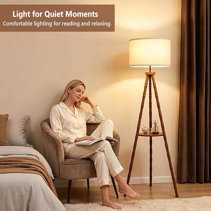 LAMSU Solid Wood Tripod Floor Lamp with Shelf, Mid Century Bobbin Standing Lamp with Fabric Shade and Foot Switch, Retro Farmhouse Tall Corner Lamps for Living Room Bedroom Office Reading, Brown