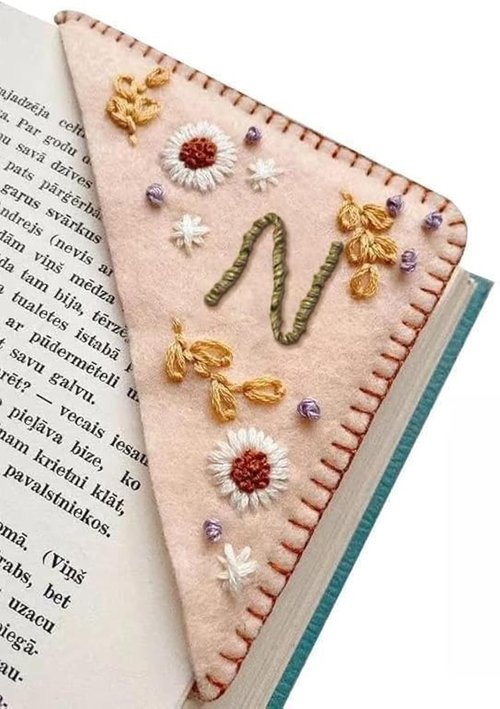 MOTEERLLU Personalized Hand Embroidered Corner Bookmark with A-Z Initial, Cute Book Markers for Reading Women, Book Lovers Gifts for Friends Mom & Teachers, 3.74"(Spring-n)