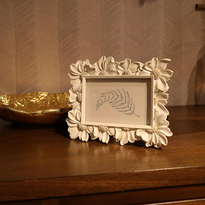 4x6 Vintage Picture Frame, Antique White Ornate Photo Frame, for Tabletop and Wall Display, Decorative Floral Design Retro Home Decor, Old Fashioned Photo Gallery Art
