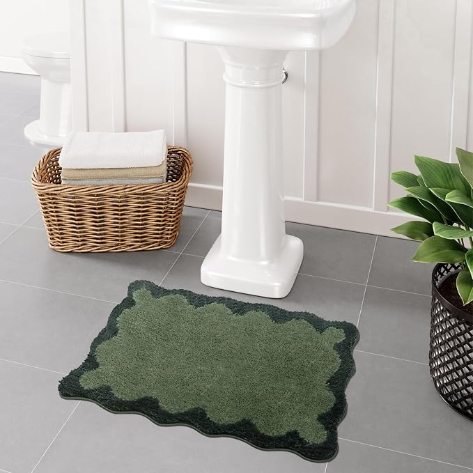 Uphome Bath Mats for Bathroom, Cute Green Absorbent Bathroom Rug Non Slip, 18x26 Soft Scalloped Machine Washable Shaggy Microfiber Bathroom Mat for Shower, Floor, Tub, Sink