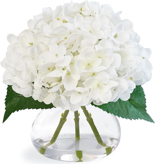 Hydrangea Artificial Flowers in Glass Vase, White Silk Fake Flowers Silk Centerpiece Table Decorations for Dining Room， Coffee Table Decor，Wedding, Home with Faux Water Decor（White）