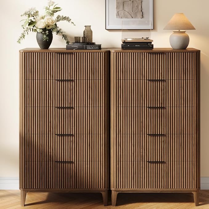 45" Fluted 5 Drawers Dresser for Bedroom, Modern Tall Chest of Drawers with Wood Grain, Farmhouse Wooden Vertical Dresser, Curved Profile Design, Wood Drawer Organizer for Closet, Hallway Walnut