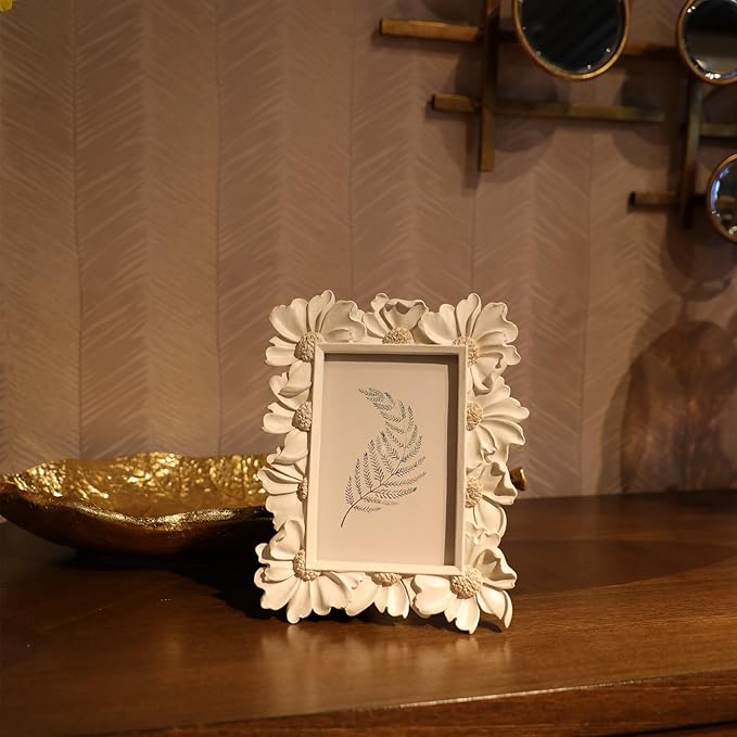 4x6 Vintage Picture Frame, Antique White Ornate Photo Frame, for Tabletop and Wall Display, Decorative Floral Design Retro Home Decor, Old Fashioned Photo Gallery Art