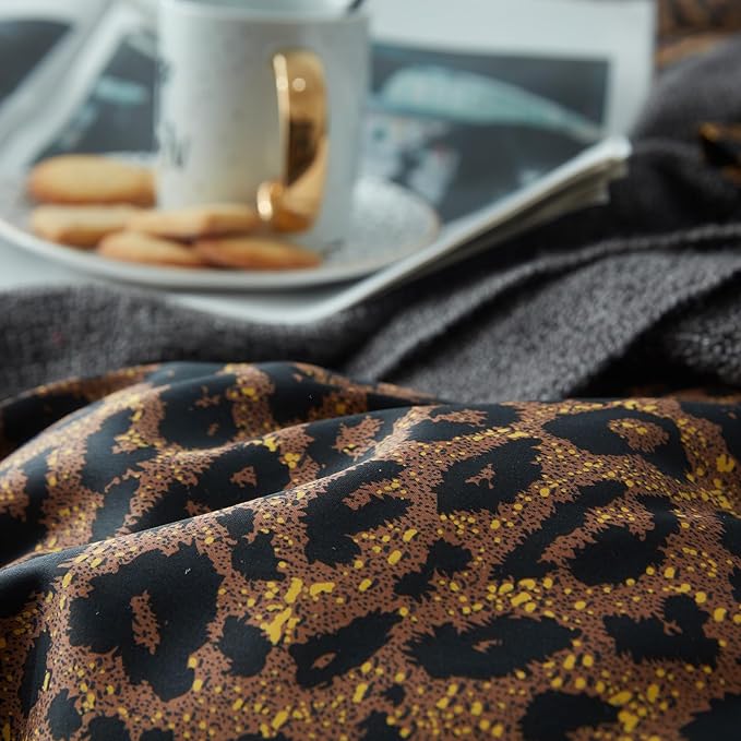 Leopard Print Comforter Set California King Vintage Animal Cheetah Printed Comforter with 2 Pillowcases Fluffy Soft Microfiber Floral Bedding Set 3 Pieces Farmhouse Leopard Pattern Comforter Set