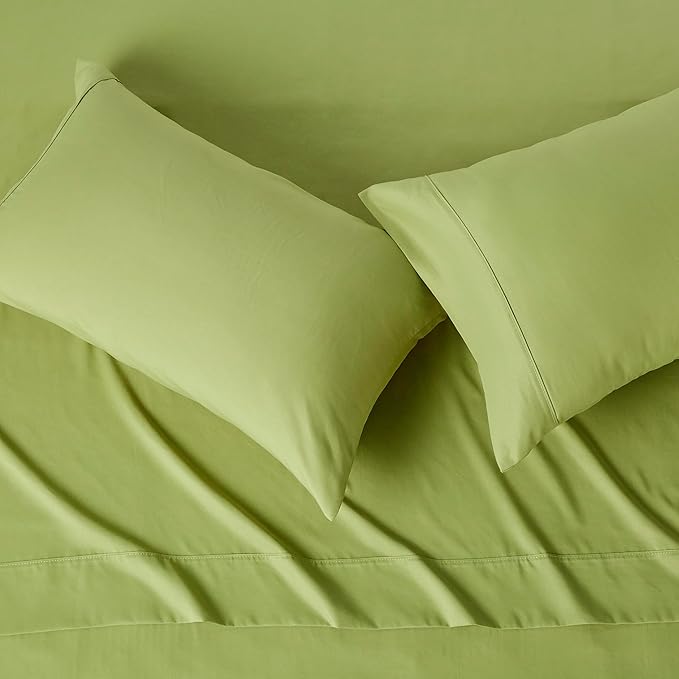 Amazon Basics Lightweight Microfiber 4-Piece Bed Sheet Set, Oliver Light, Solid, Full