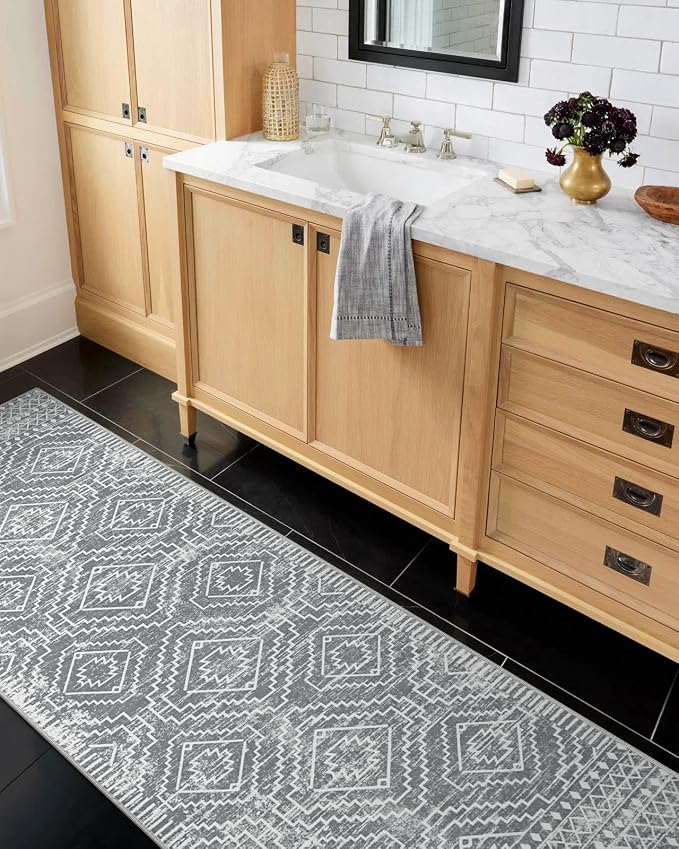 Wonnitar Moroccan 2'6"x8' Washable Kitchen Runner Rug with Rubber Backing, Non-Slip Grey Rug Runner for Hallway, Thin Farmhouse Geometric Carpet Runner for Bedroom Entryway (Silver Grey,2'6"x8')