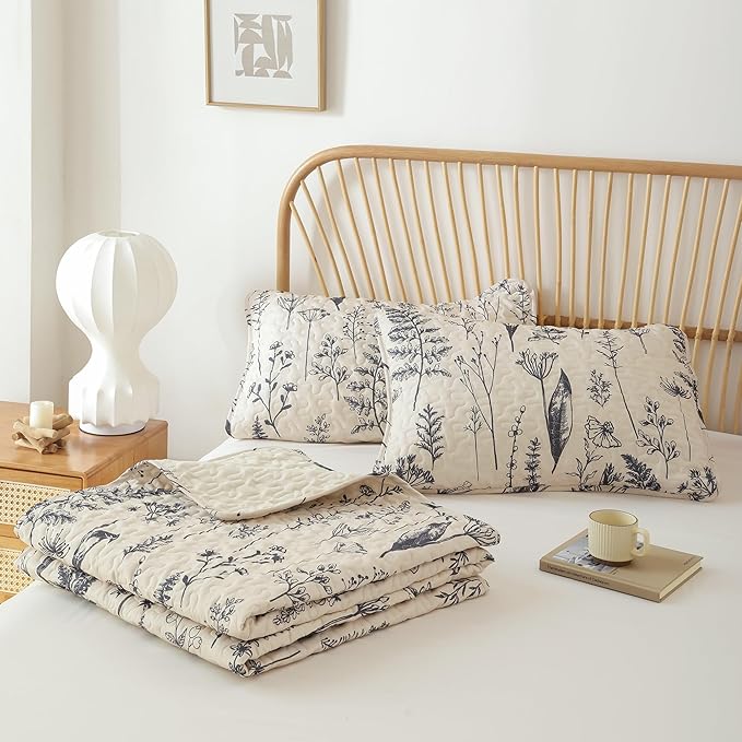 JANZAA Quilts Queen Size Beige Quilt Botanical with Floral Pattern Microfiber Bedspreads Queen Size 3 Pieces Lightweight Comforter Reversible Bedding Set, 1 Quilt 90x90 inches, 2 Pillowcases