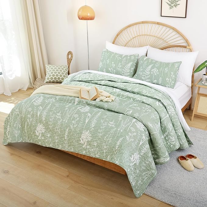 JANZAA Twin Quilt Sage Green Quilt Bed Spread Boho Quilt with Floral Pattern Microfiber Quilts Set 2 Pieces Lightweight Comforter Reversible Bedding Set, 1Quilt 66x90 inches,1 Pillowcase