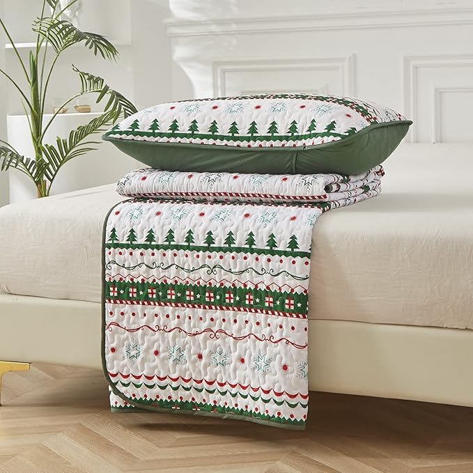Dinjoy Christmas Quilt Set King Size, Green White Snowflake Christmas Tree Holiday Quilt Bedding Set Xmas New Year Bedspread Soft Microfiber 3 Pieces Coverlet for Kid Adult 104"x90" New Year Gift