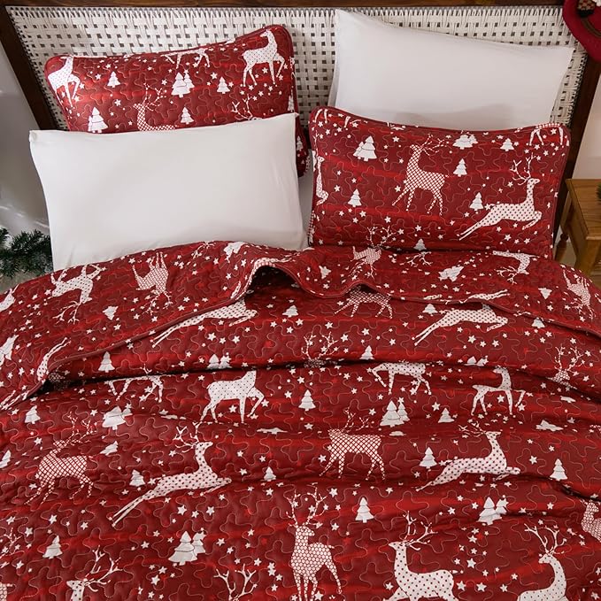 Dinjoy Christmas Quilt King Size with 2 Pillow Shams, Lightweight Bedspread Holiday Red Soft Coverlet Reindeer Pattern Bedspread for All Seasons Bed Cover Home Decor