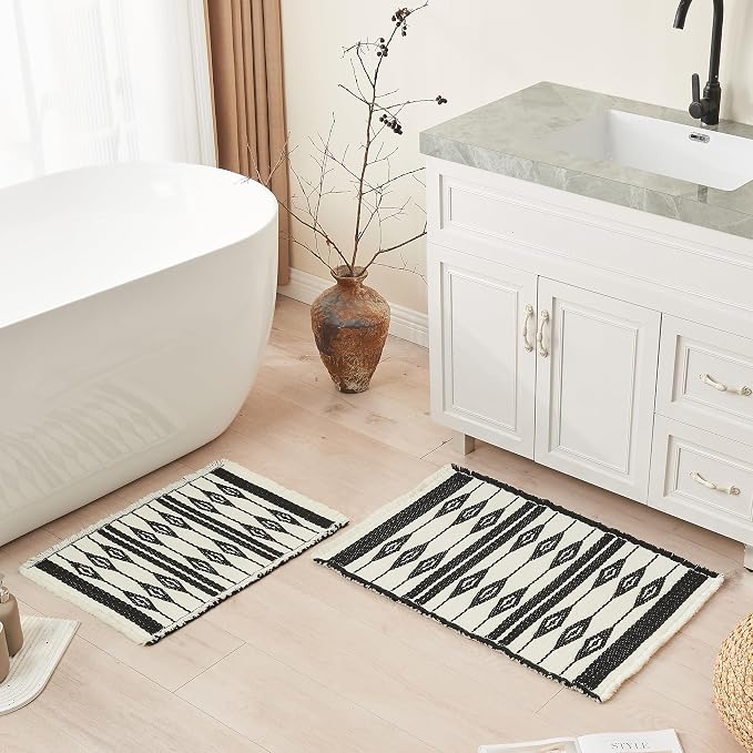 Douceur Boho bath mat for bathroom floor Non Slip, Acrylic blend cute Bath rugs with Tassels, Farmhouse Bathroom rugs with Geometric Tribal Ethnic Pattern Design in black and Cream white,15.7" x 23.6"