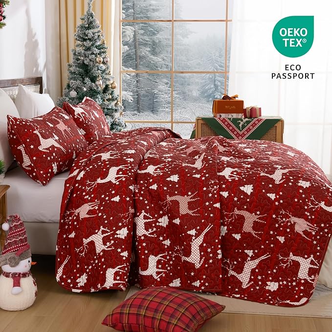 Dinjoy Christmas Quilt King Size with 2 Pillow Shams, Lightweight Bedspread Holiday Red Soft Coverlet Reindeer Pattern Bedspread for All Seasons Bed Cover Home Decor