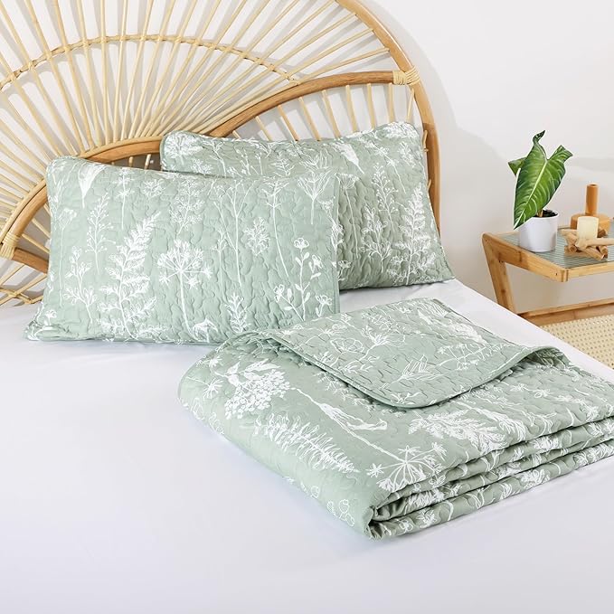 JANZAA Twin Quilt Sage Green Quilt Bed Spread Boho Quilt with Floral Pattern Microfiber Quilts Set 2 Pieces Lightweight Comforter Reversible Bedding Set, 1Quilt 66x90 inches,1 Pillowcase