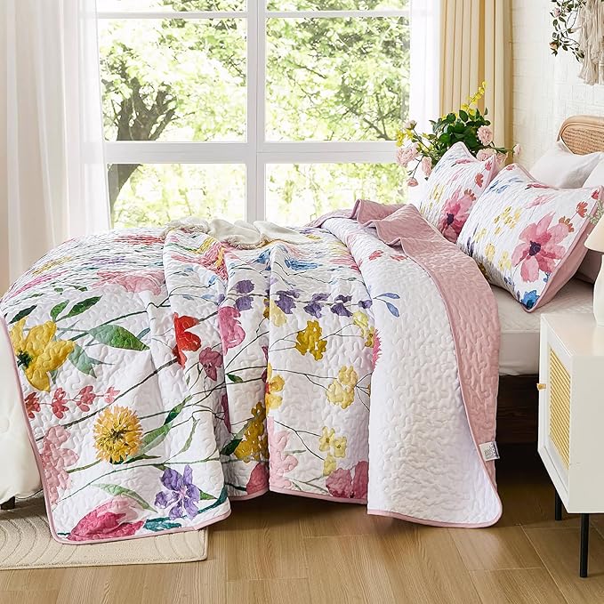Anibedding Queen Quilt Set, Reversible Pink Floral Bedspread Soft Microfiber Lightweight Queen Size Quilt Bedding Sets Flower Coverlet for All Season(Queen, 96"x90")