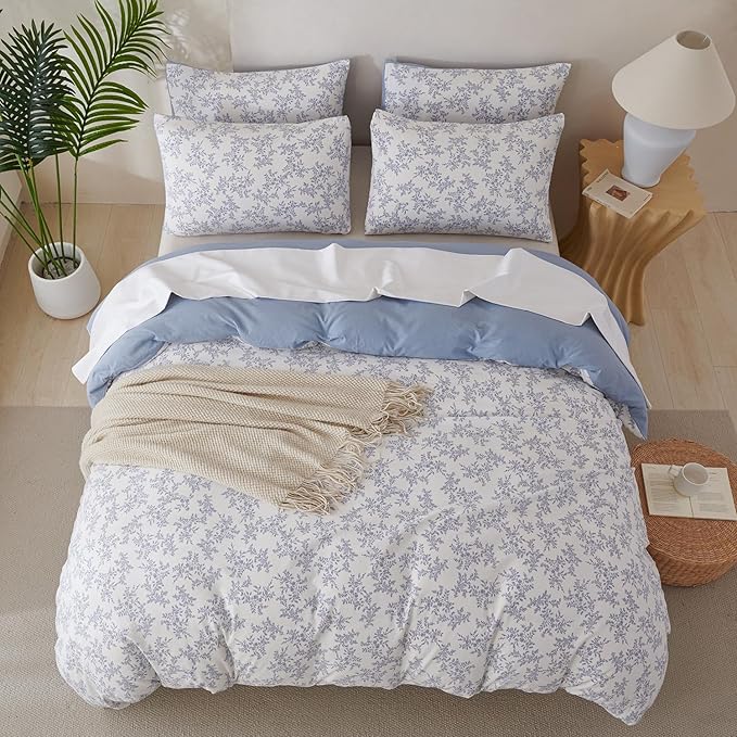 King Comforter Set Floral Soft 3 Pieces Chic Crinkle Gauze Fabric Garden Style Blue Floral Print Botanical Flower Comforter for All Seasons Luxury Warmth Comfy Breathable with 2 Pillowcases