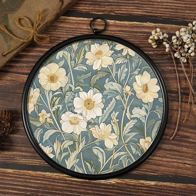 XIAOAIKA Round Vintage Wall Hanging Decor, Printed Textured Surface with Wood Back, Daisy Design, Black Metal Frame, Ready to Hang for Living Room Bedroom, 10 Inch