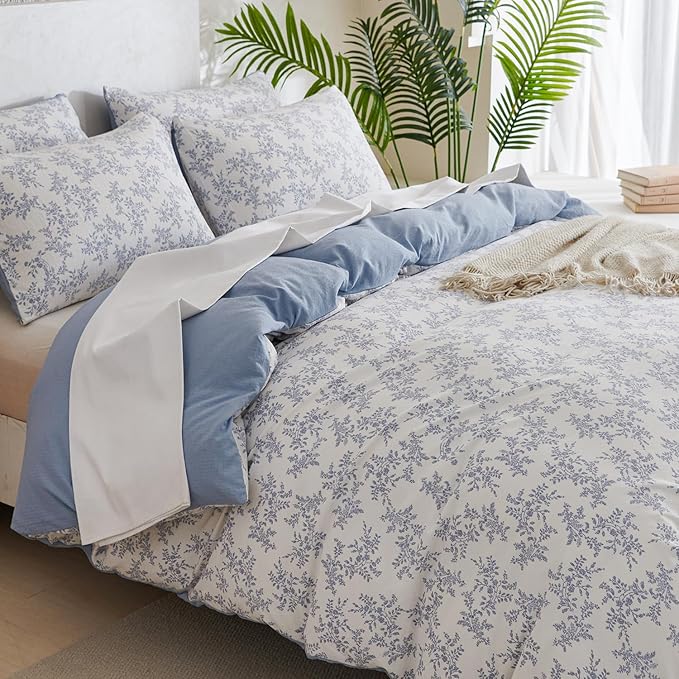 King Comforter Set Floral Soft 3 Pieces Chic Crinkle Gauze Fabric Garden Style Blue Floral Print Botanical Flower Comforter for All Seasons Luxury Warmth Comfy Breathable with 2 Pillowcases