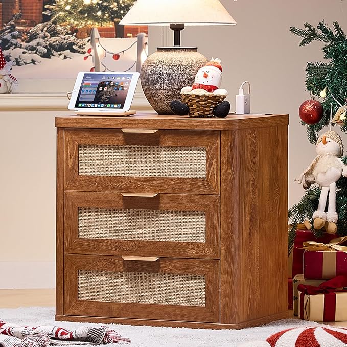 LEYAOYAO Rattan Night Stand with Charger Station, 23" Large 3 Drawer Boho Nightstand, Tea Brown Bedside Table Storage Cabinet, Bed Side End Tables for Bedroom, Living Room, Hallway