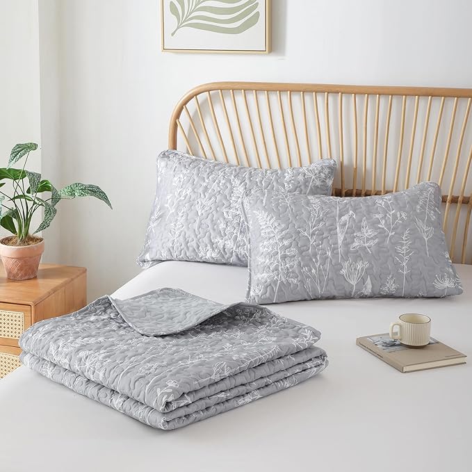 JANZAA Quilt King Size Grey Quilt Bed Spread Boho Quilt with Floral Pattern Microfiber Quilts Set 3 Pieces Lightweight Comforter Reversible Bedding Set,1 Quilt 104x90 inches, 2 Pillowcases