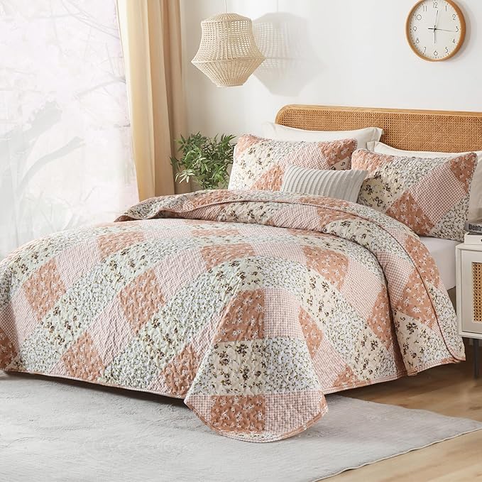 Dinjoy Pink Quilt Set Queen Size, Reversible Floral Plaid Patchwork Pattern Bedding Set Soft Microfiber Lightweight Bedspread Coverlet 3 Piece Spring Summer Use (90x96 inches)