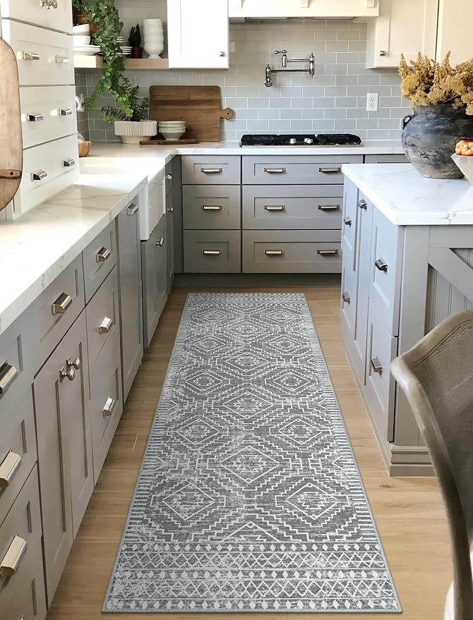 Wonnitar Moroccan 2'6"x8' Washable Kitchen Runner Rug with Rubber Backing, Non-Slip Grey Rug Runner for Hallway, Thin Farmhouse Geometric Carpet Runner for Bedroom Entryway (Silver Grey,2'6"x8')