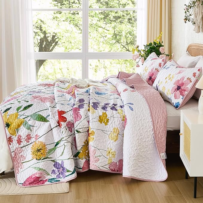 Anibedding King Quilt Set, Pink Floral Bedspread Soft Microfiber Lightweight King Size Quilt Bedding Sets Reversible Flower Coverlet for All Season(King, 104"x90")