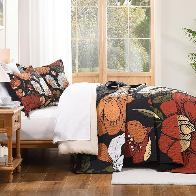 Andency Floral Boho Super King Quilt Bedding Set Black, 3 Pieces Farmhouse Flower Botanical Bedspreads with 2 Shams, Soft Reversible Lightweight Microfiber Coverlet Set for All Season, 120"x120"