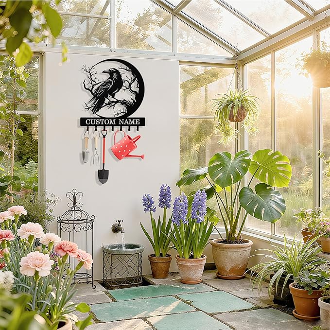 Syneiro Personalized Crow Key Holder Wall Mount, Custom Metal Keys Holder for Wall with Name, Wall Home Key Hanger Rack with Hooks for Entryway, Front Door, Living Room, Kitchen, Bathroom, Garden