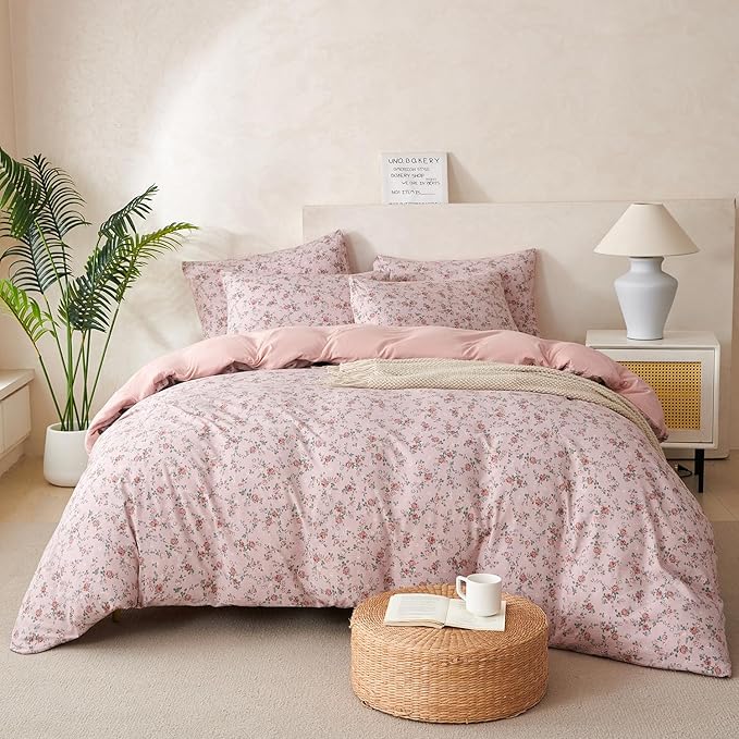 Queen Size Comforter Set Floral 3 Pieces Soft Chic Seersucker Garden Style Pink Flower Print Botanical Comforter for All Seasons Luxury Warmth Comfy Breathable with 2 Pillowcases