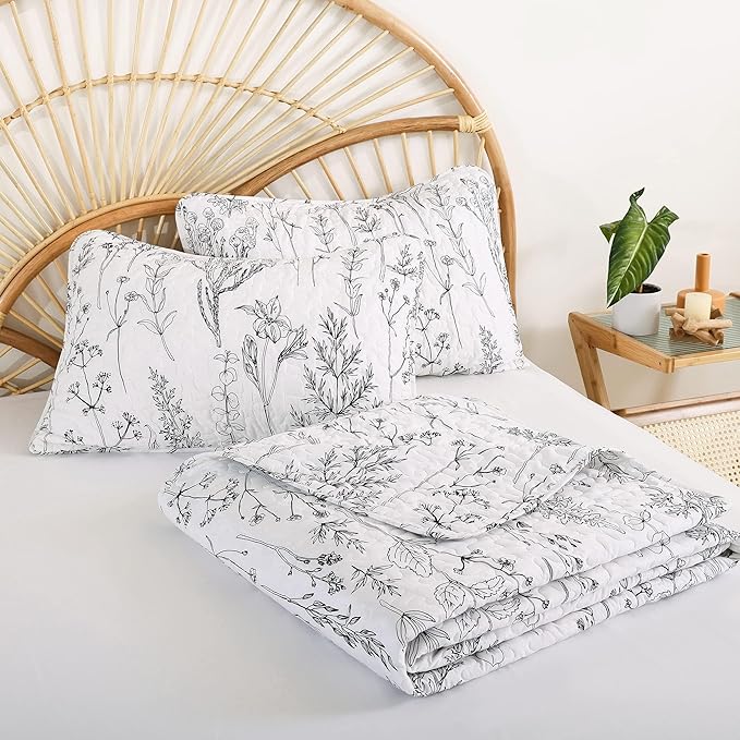 JANZAA Quilt King Size White Quilt Bed Spread Boho Quilt with Floral Pattern Microfiber Quilts Set 3 Pieces Lightweight Comforter Reversible Bedding Set 1Quilt（104x90 inches） and 2 Pillow Cases